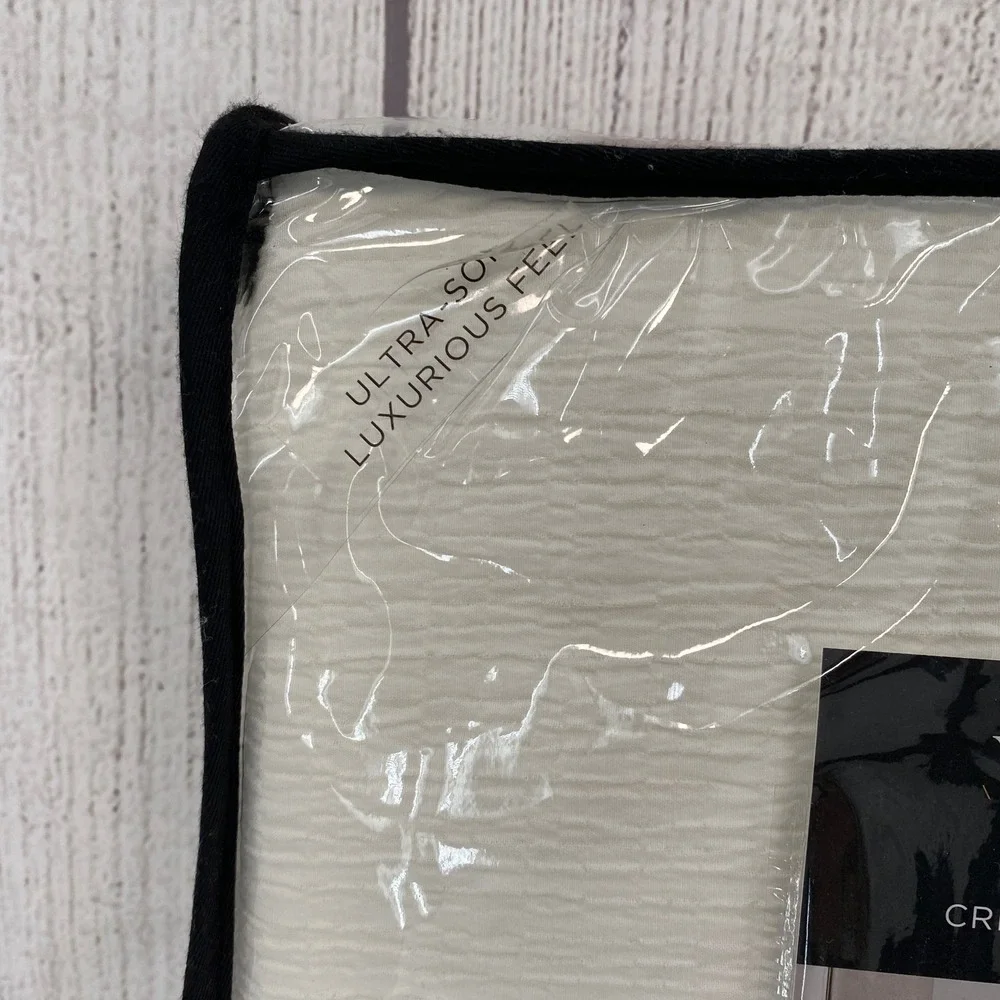 Vera Wang Duvet Set Queen White Crinkle Textured Modern Luxury Minamalist Chic